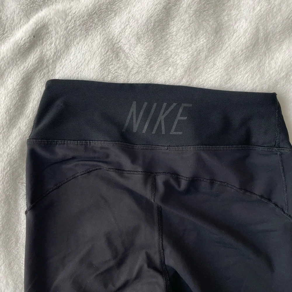 Nike sleek black